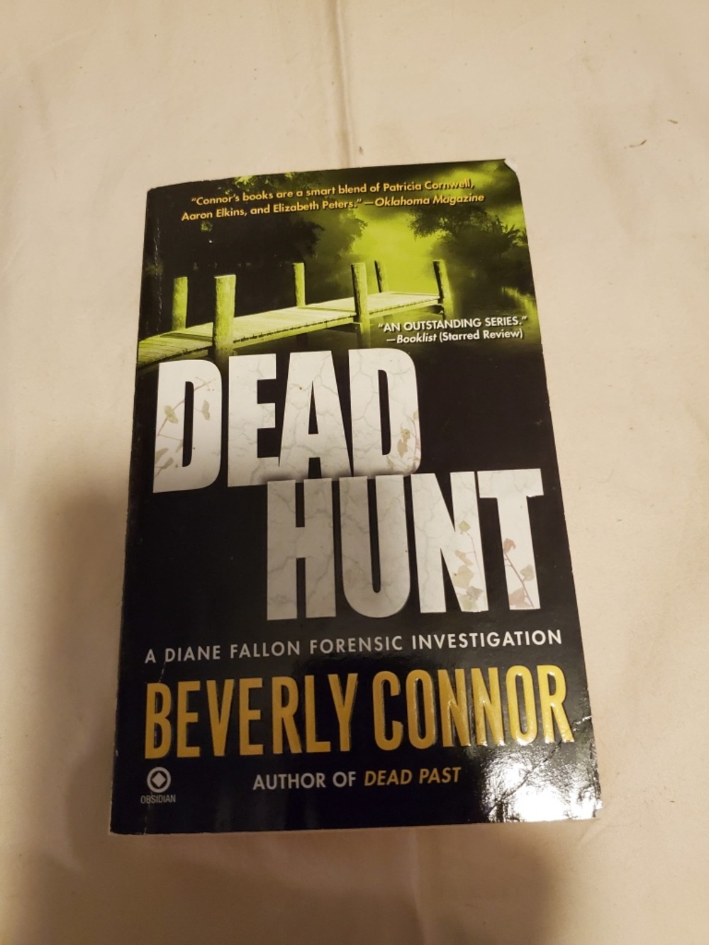 Book by Beverly Connor titled dead hunt